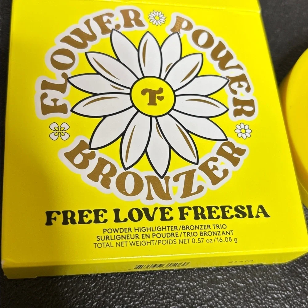 Trixie Cosmetics NIB Flower Power Bronzer Highlighter Trio Free Love Freesia